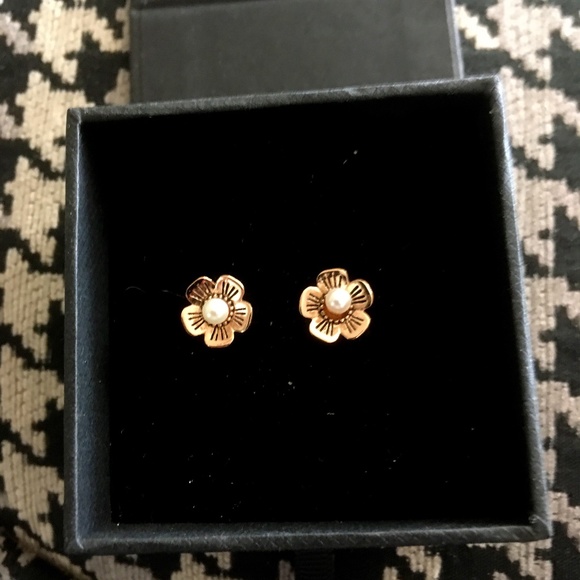 Coach 18k Gold / Vermeil & Pearl Earrings - Picture 1 of 3